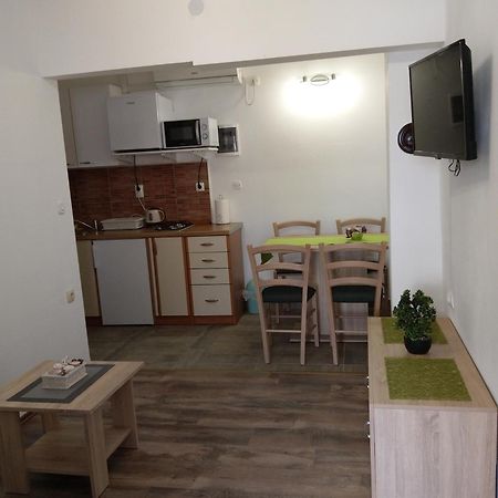 Ulica Zitna Xxvii Br.12 Apartman Ljevar Lägenhet Vir Exteriör bild