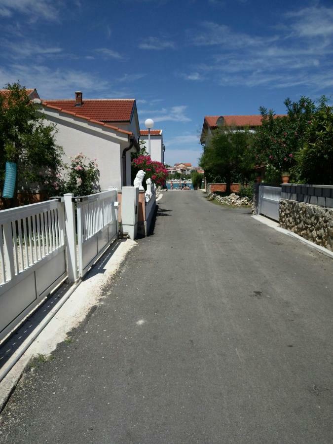 Ulica Zitna Xxvii Br.12 Apartman Ljevar Lägenhet Vir Exteriör bild